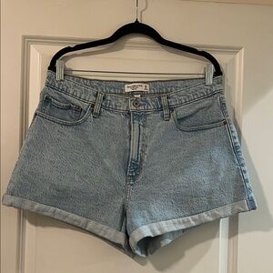 Abercrombie & Fitch "The Mom Short" Curve Love